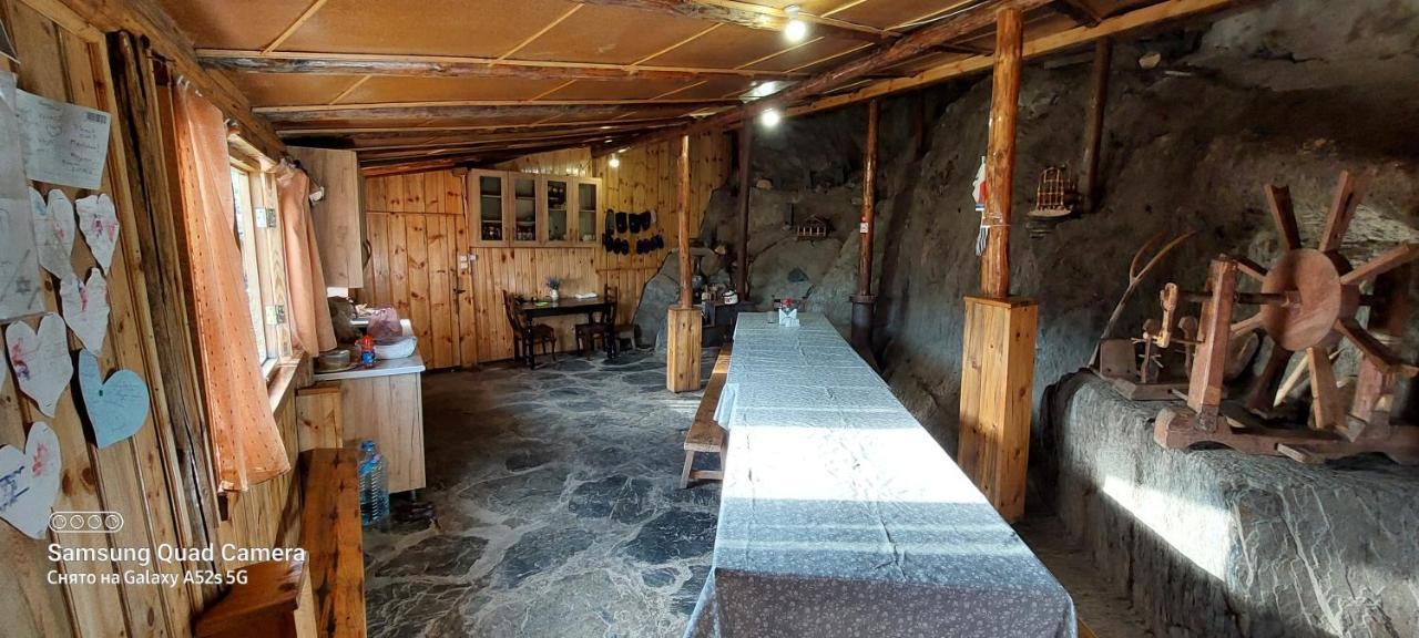 Guest House Tsasne Omalo Ngoại thất bức ảnh