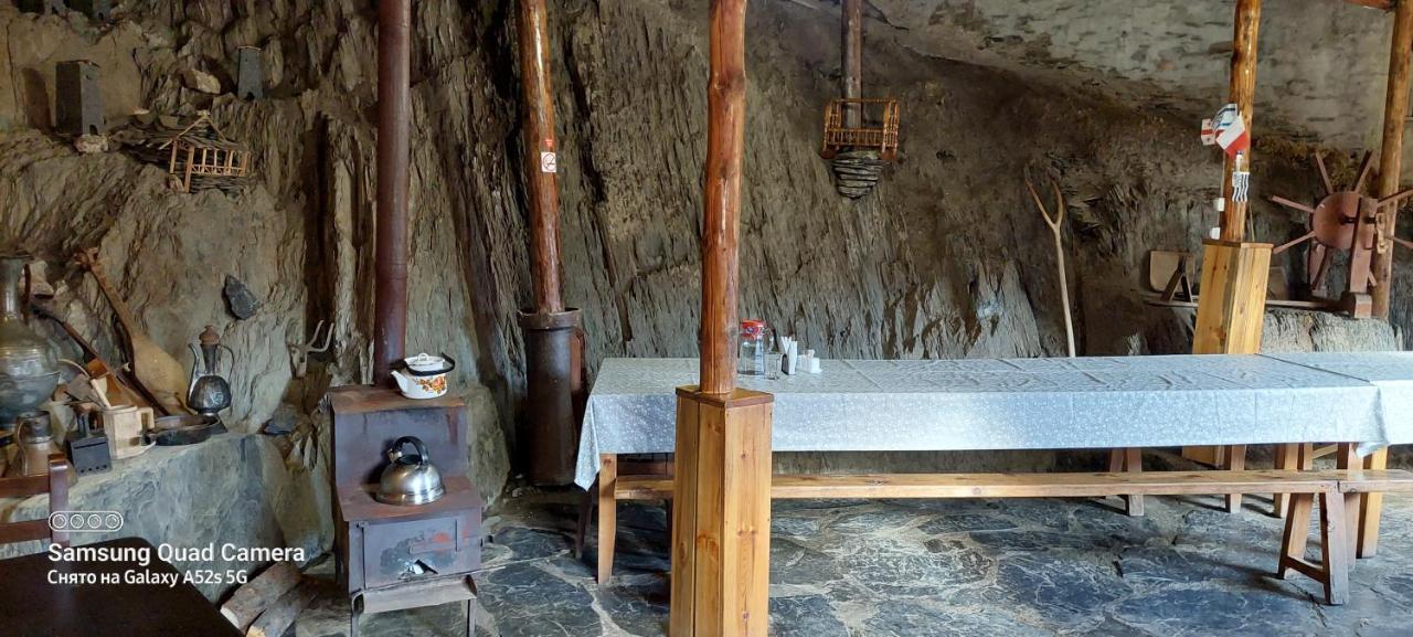 Guest House Tsasne Omalo Ngoại thất bức ảnh