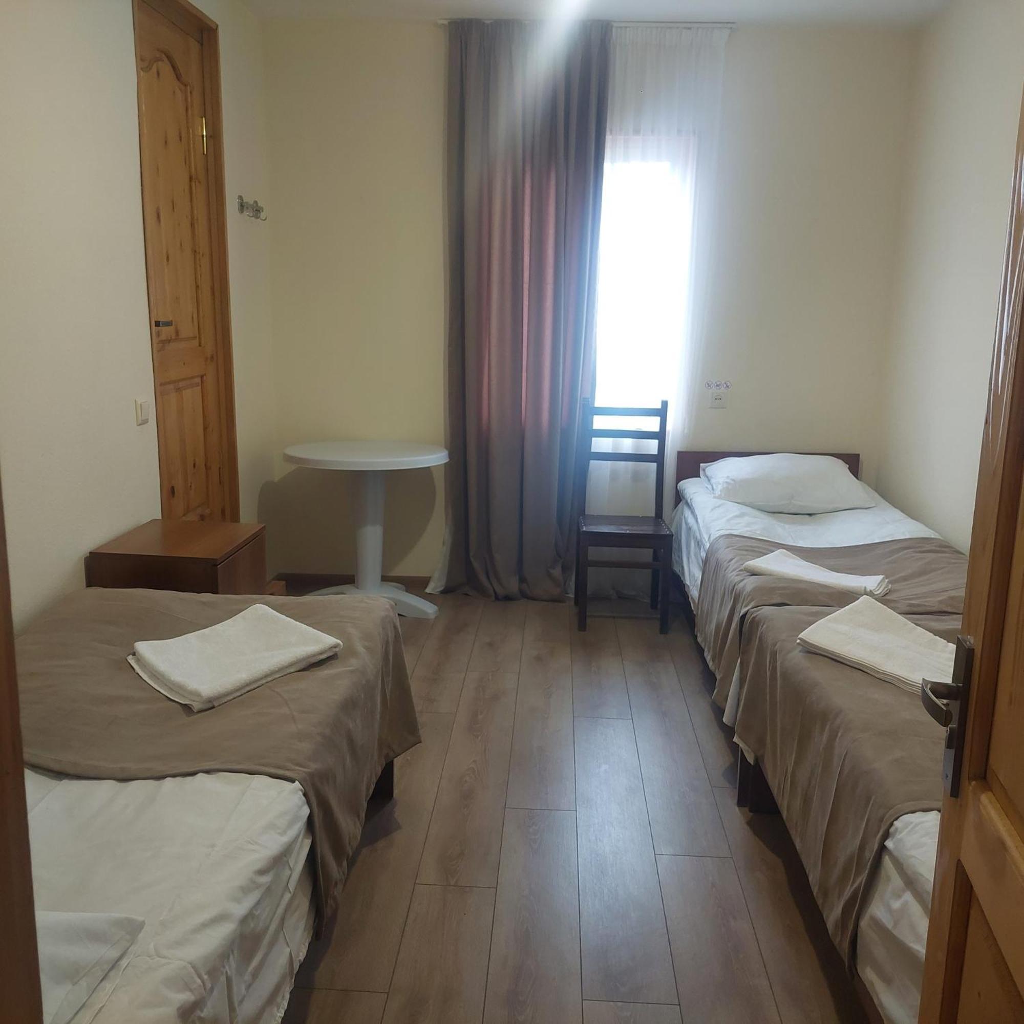 Guest House Tsasne Omalo Ngoại thất bức ảnh