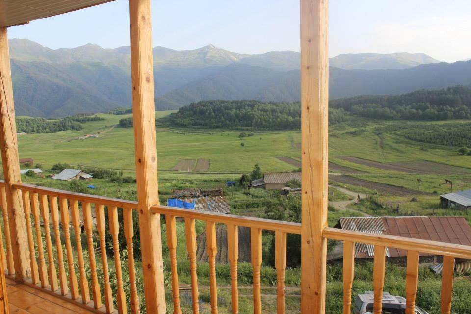 Guest House Tsasne Omalo Ngoại thất bức ảnh