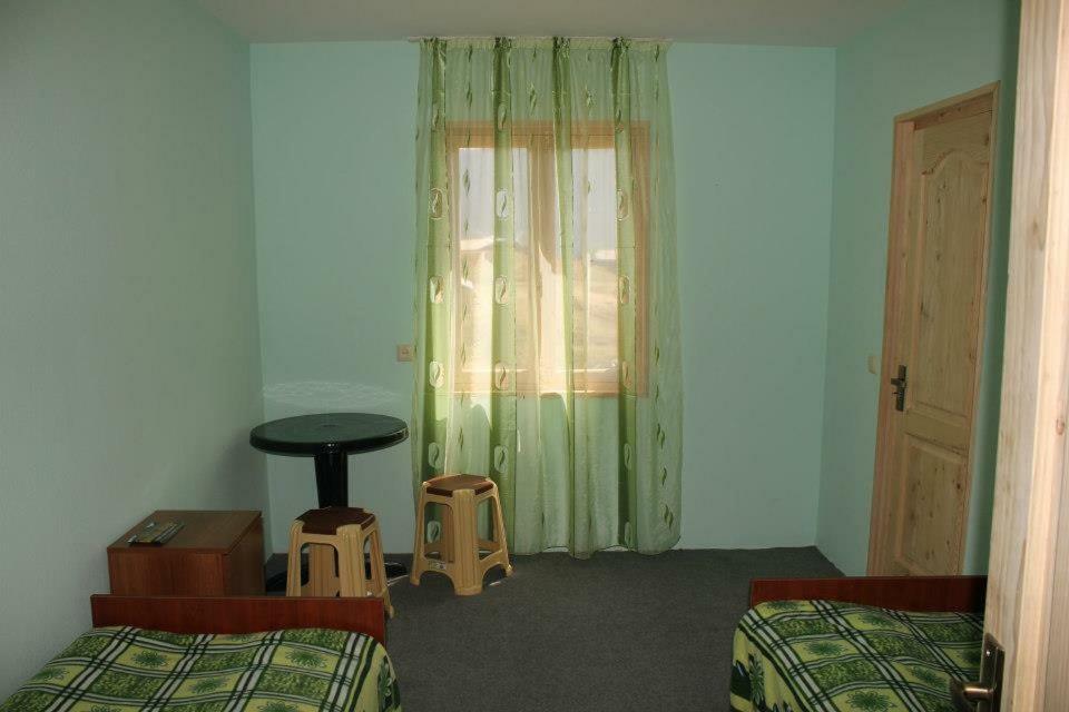 Guest House Tsasne Omalo Ngoại thất bức ảnh
