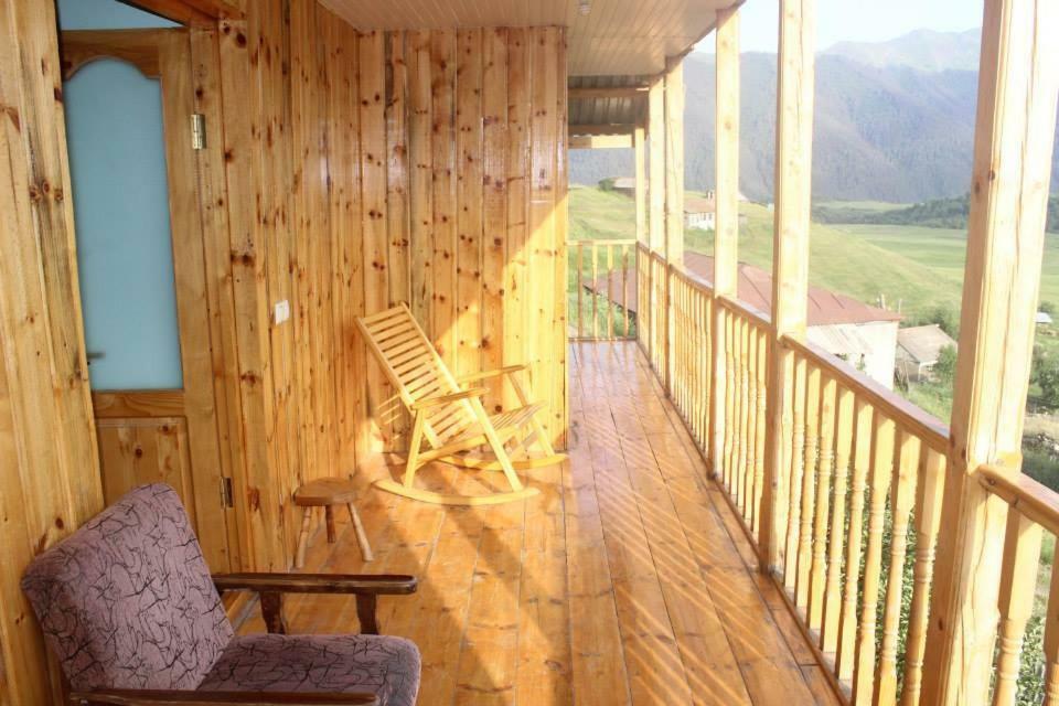 Guest House Tsasne Omalo Ngoại thất bức ảnh